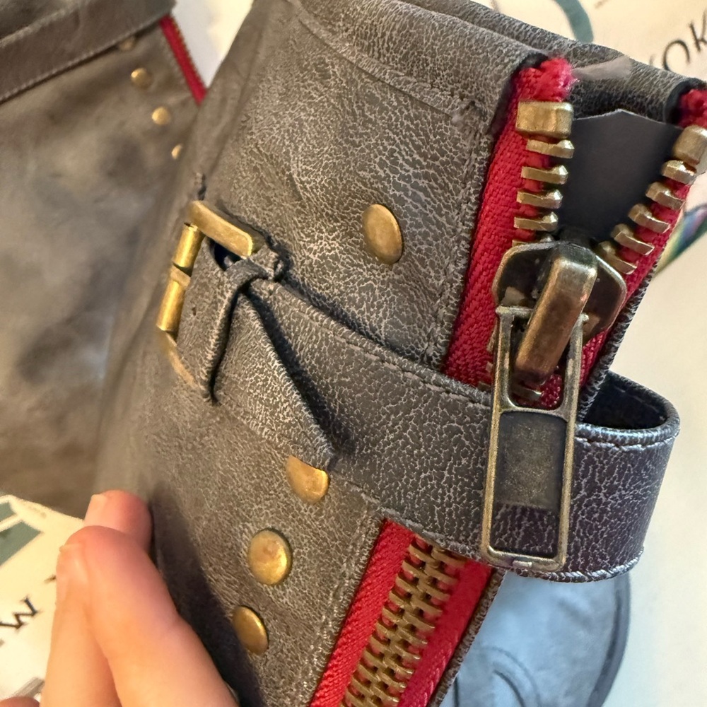 Chic Gray Boots - image 7